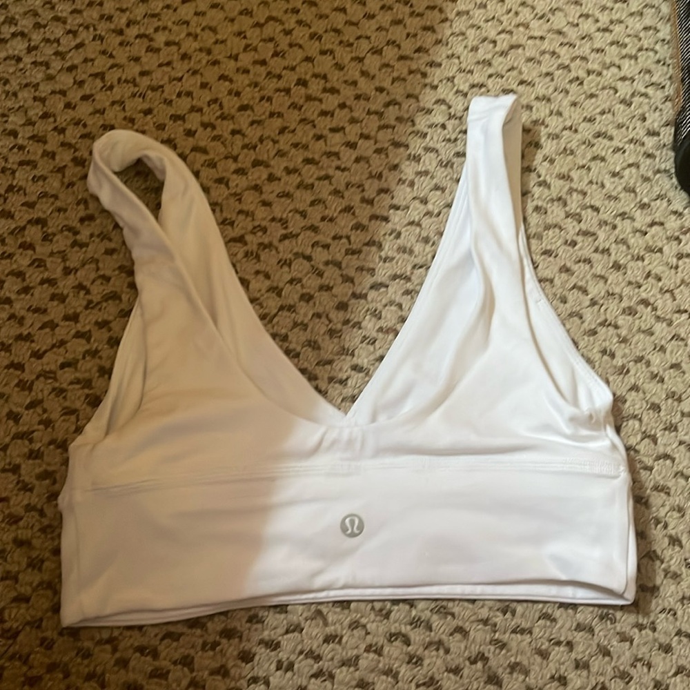 Lululemon v neck bra brand new without tags